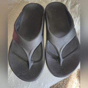 OOFOS Black Foam Flip Flop Sandals
